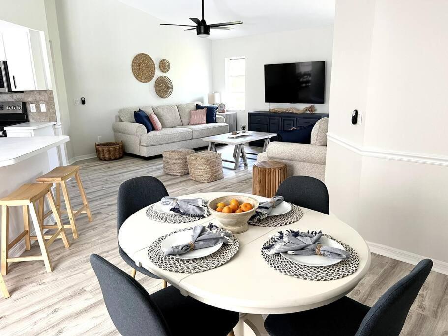 Beautiful Spacious Home! Close To Beaches - Heated Private Pool إنغلوود المظهر الخارجي الصورة